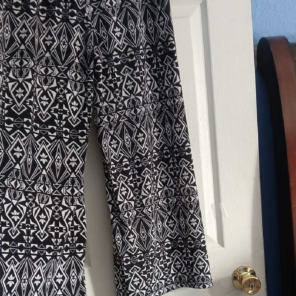 Eye Candy Black and White Patterned Wide Leg Pants - Picture 4 of 7